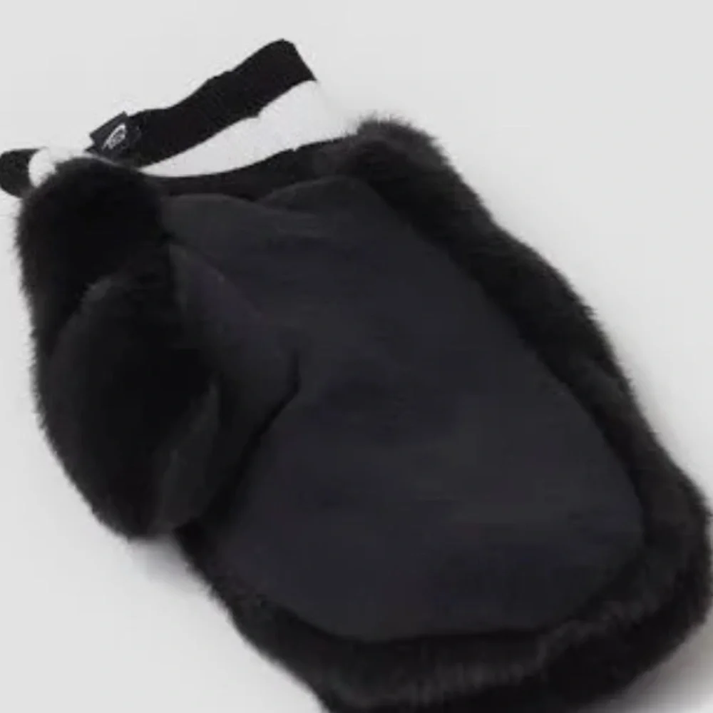 Nike women’s mittens with faux fur on the outside and soft fleece on the inside